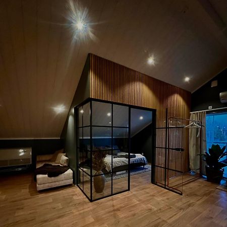 Mysig Laegenhet Med Oeppen Planloesning Pa Haestgard. Villa Ljung Ngoại thất bức ảnh