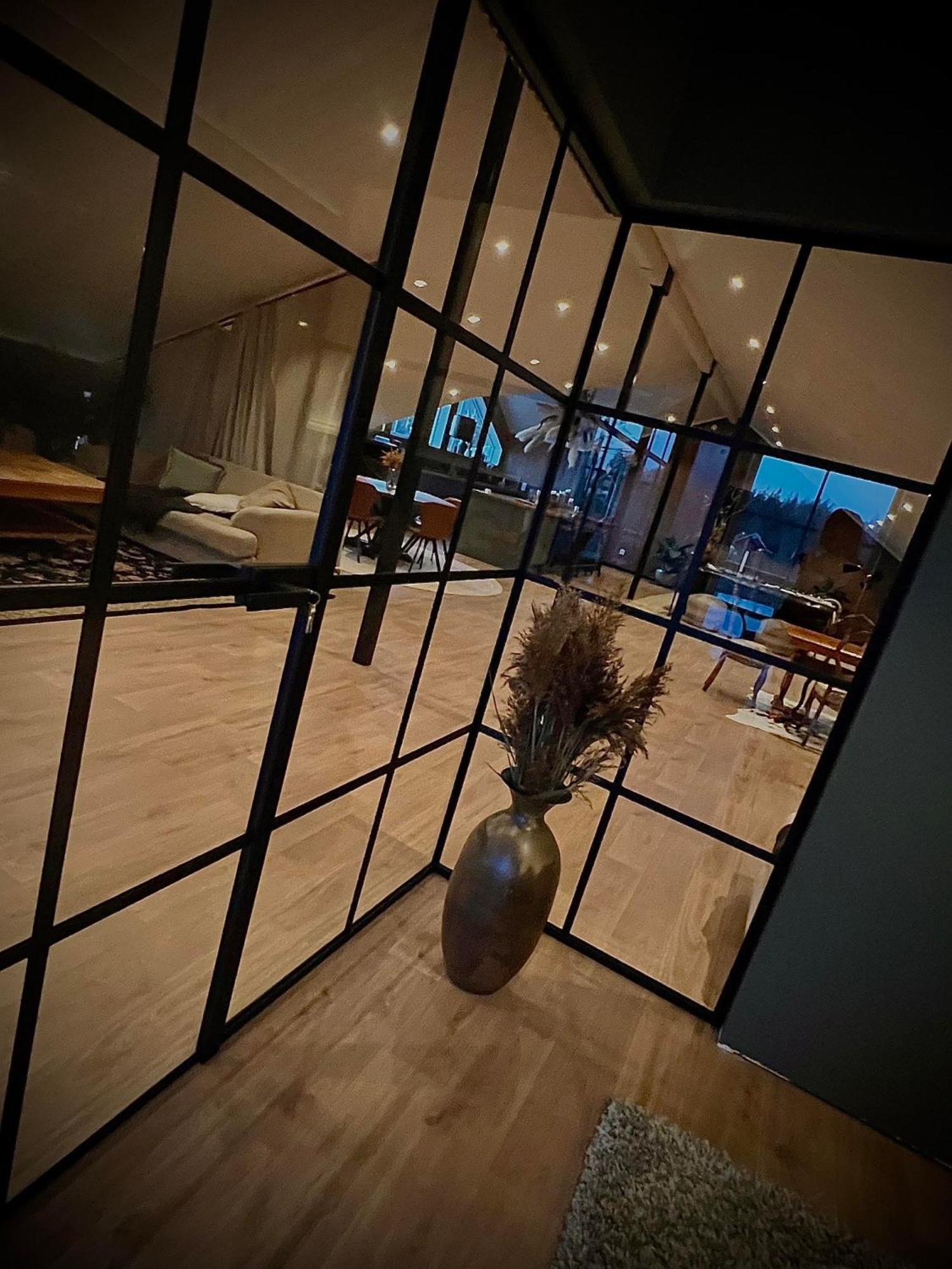 Mysig Laegenhet Med Oeppen Planloesning Pa Haestgard. Villa Ljung Ngoại thất bức ảnh