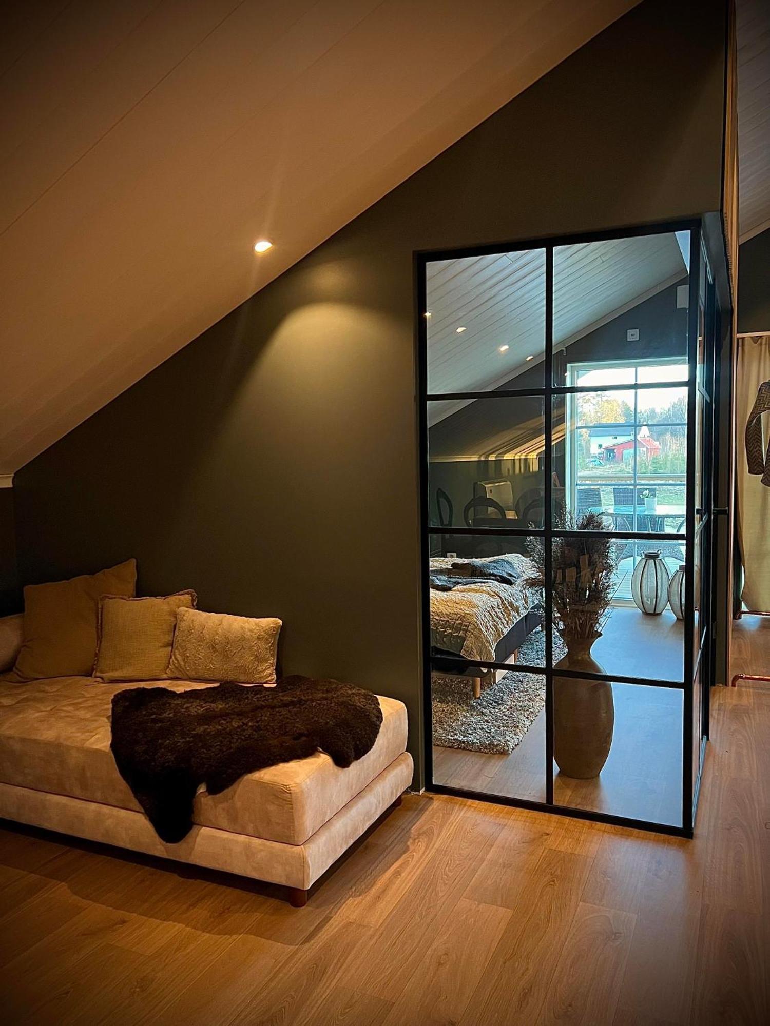 Mysig Laegenhet Med Oeppen Planloesning Pa Haestgard. Villa Ljung Ngoại thất bức ảnh