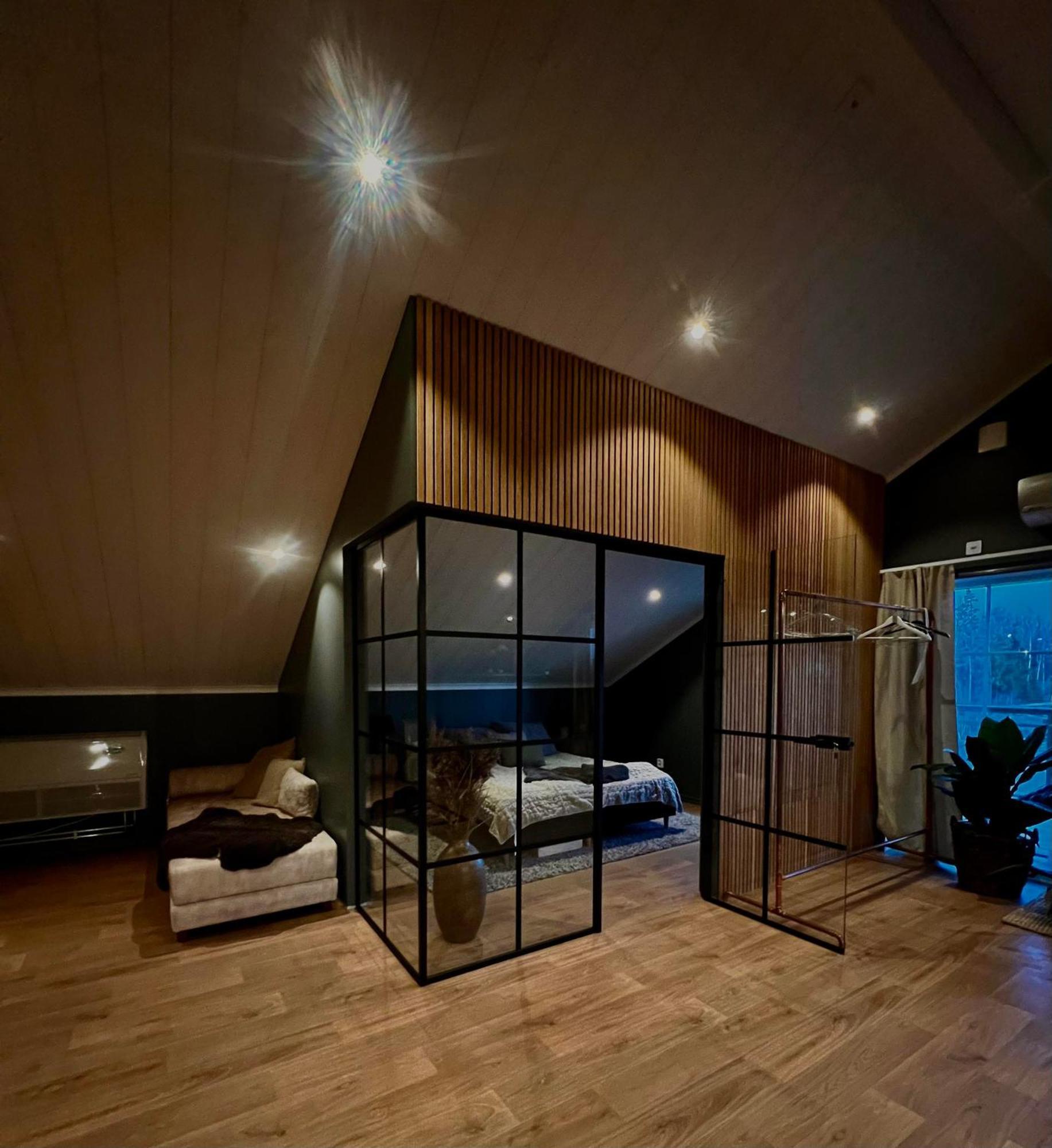 Mysig Laegenhet Med Oeppen Planloesning Pa Haestgard. Villa Ljung Ngoại thất bức ảnh